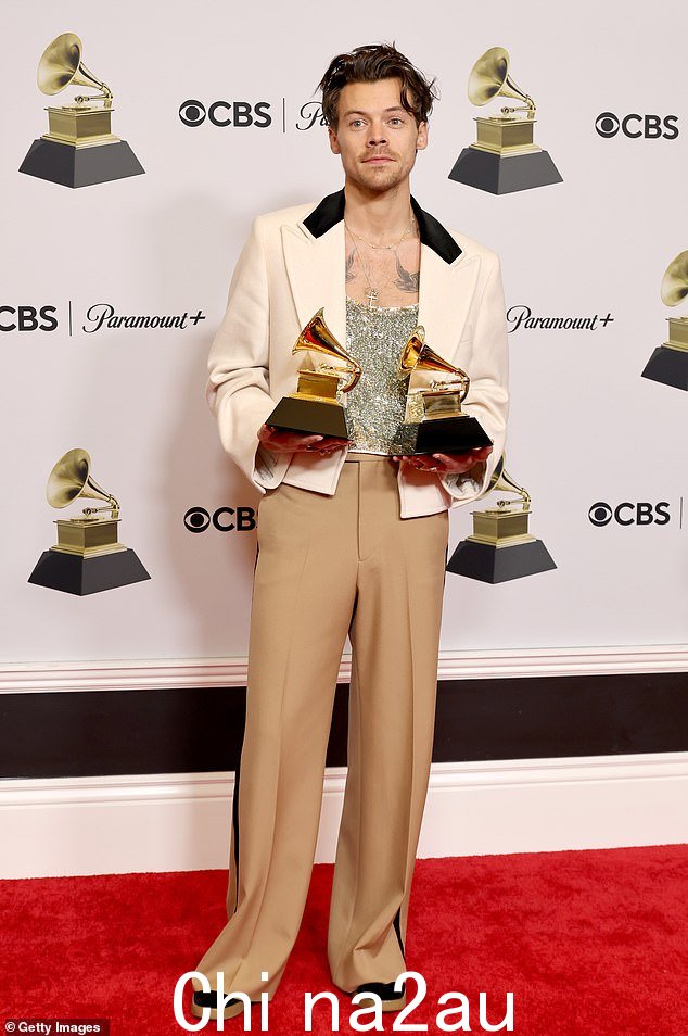 骄傲:Harry Styles 在星光熠熠的庆祝活动中获得了第二个格莱美奖最佳流行声乐专辑,周日在颁奖典礼上还为 Harry's House