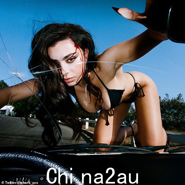 Success: Crash 于去年 3 月 18 日发布,在 Charli XCX 中大受欢迎,在澳大利亚、爱尔兰和英国的排行榜上名列前茅。图为专辑封面