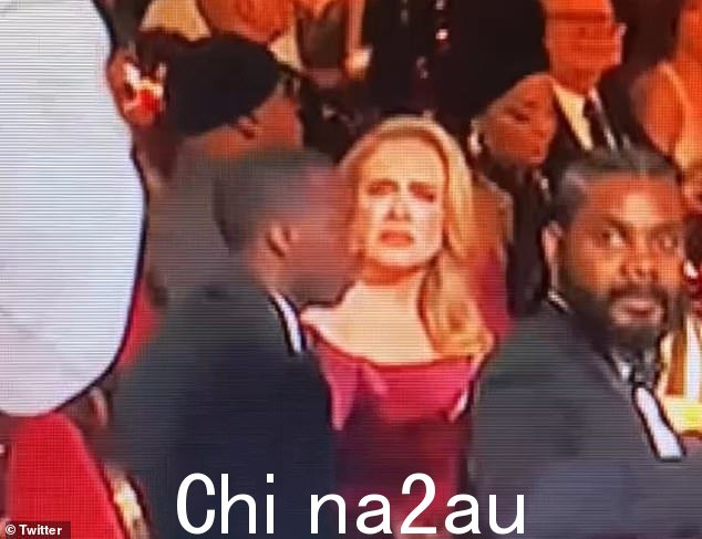 困惑:歌手,34 岁,我们当观众看到她滑稽的面部表情而主持人 Trevor Noah 展示了一段关于 SZA 的片段后,在 Twitter 上引起了轩然大波。 :这位 34 岁的歌手在观众看到她滑稽的面部表情后在 Twitter 上走红,而主持人 Trevor Noah 展示了一段关于 SZA 的视频</p> <img id=