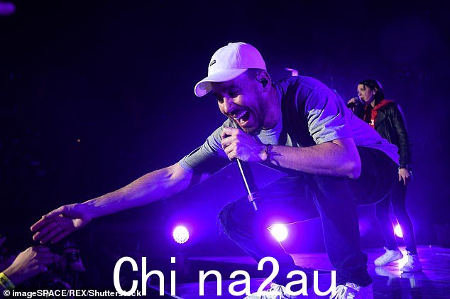 乐队的 Mike Shinoda 被拍到在 2018 年 12 月举办一场音乐会