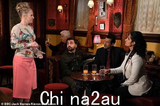 即将推出:Showrunner Chris Clenshaw 最近开玩笑说,观众可以期待 2023 年 Linda 的巨大故事情节,因为她正在努力从 Mick 的死中走出来