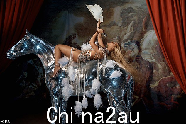 天生的表演者:Halo 歌手在英国的约会于上午 10 点开始公开销售门票 - 成千上万的人争先恐后地在舞台上看到 Queen Bey