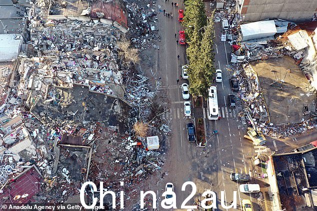 土耳其位于三个不同构造板块边界的主要断层线上,因此容易发生地震
