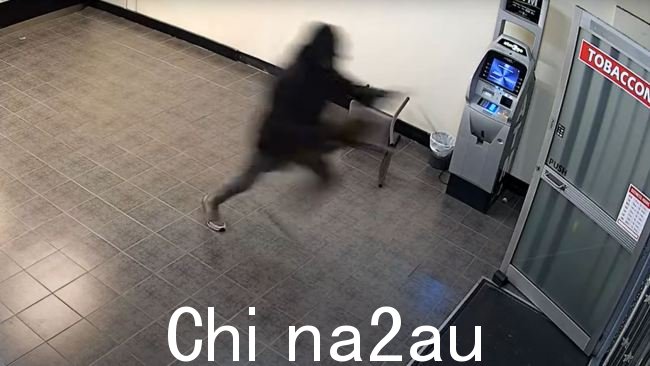 袭击者在有人向他扔了一把椅子后逃离了商店。图片:Qld Police.