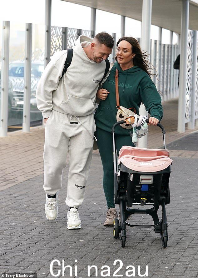 Smitten:新父母准备带着女儿去迪拜度过他们的第一个家庭假期