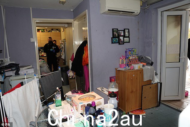 陪审团已向陪审团展示了 Kaylea 生活条件的图像和警方随身摄像机镜头,包括她的卧室