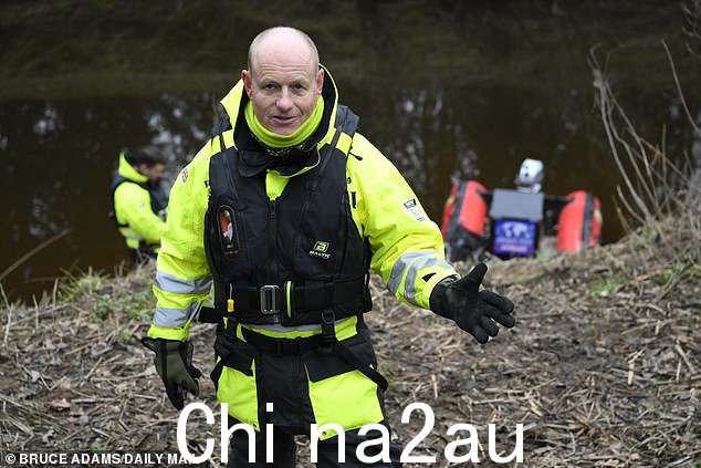 Peter Faulding(如图)曾表示,如果他的团队无法在河中找到 Nicola,那么她不在那里,他不排除“第三方参与”她的失踪arance