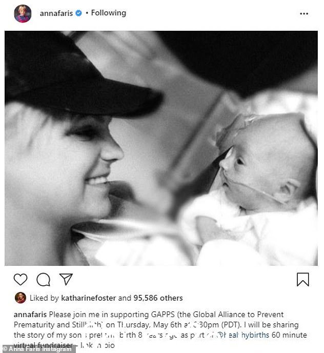健康问题:他的前妻 Anna Faris 曾在 2012 年杰克出生后不久与他分享了这张她自己的照片