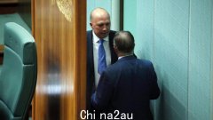 Peter Dutton 猛烈抨击“傲慢”的 Anthony Albanese，向议会公投小册子分发 Voice