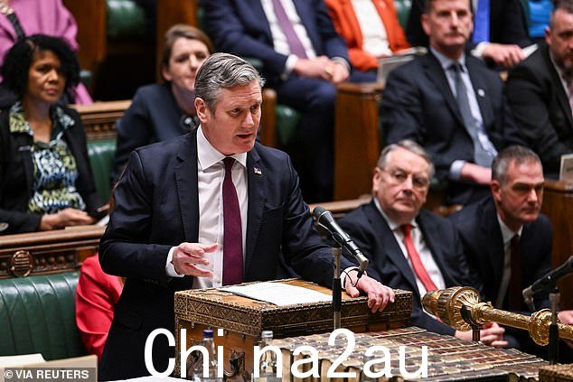 工党领袖发誓改善跨性别者的法律程序,因为他周二晚上在议会的一场平等权利活动上发表讲话