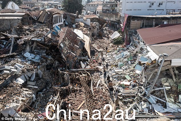 土耳其总统雷杰普·塔伊普·埃尔多安宣布全国哀悼 7 天,同时以色列和波斯尼亚的建筑物点亮以纪念死难者
