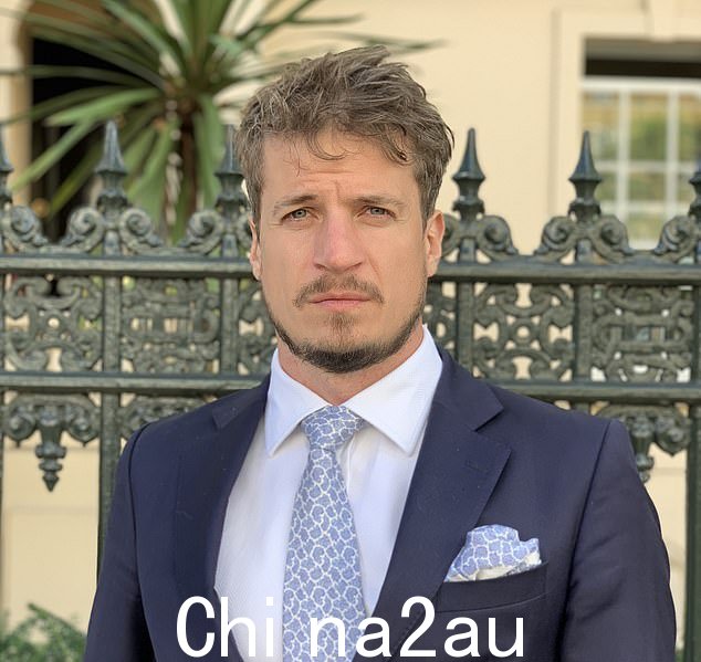 阿什比先生,一位在伦敦工作的房地产经纪人,当 Covid 封锁来袭时,他讨厌被孤立在切尔西河边的公寓里