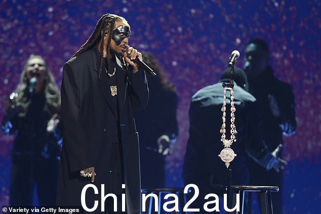 周日,Quavo 在向他已故的 Migos 乐队成员致敬