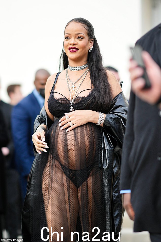 Trendsetter:她称赞 Rihanna 改变了孕妇风格的游戏规则,并将不断增长的隆起称为“终极” imate fashion accessory'