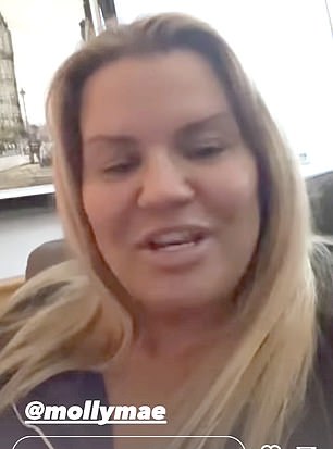 她继续说:''我认为我说的话可能很有趣,但实际上并非如此,Molly-Mae 甚至不应该听我说的任何话'
