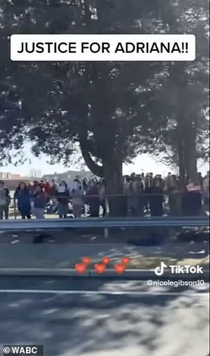超过 200 名学生在 Central Regional High 外抗议,他们走出课堂,要求对欺凌采取行动,他们认为这是整个学区的系统性欺凌行为