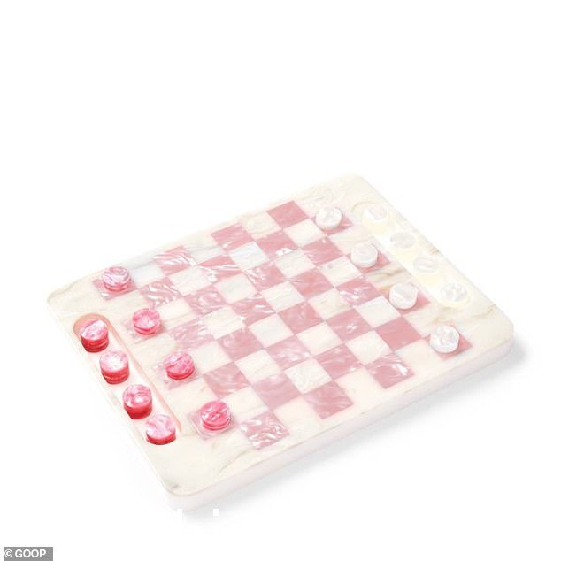 大笔钱!对于一些轻松的娱乐活动,格温妮丝的粉丝可以花 1,895 美元(1,560 英镑)购买弹珠跳棋游戏