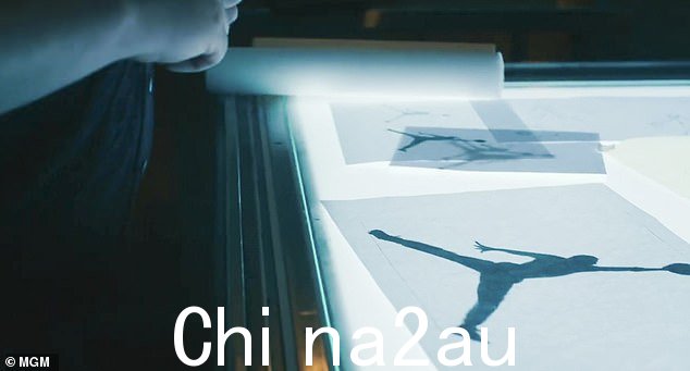 围绕一个人打造一双鞋:Knight's voi然后可以听到 ce 问他们的计划是什么,Vaccaro 回答说,“我们只围绕他建立了一条鞋线”