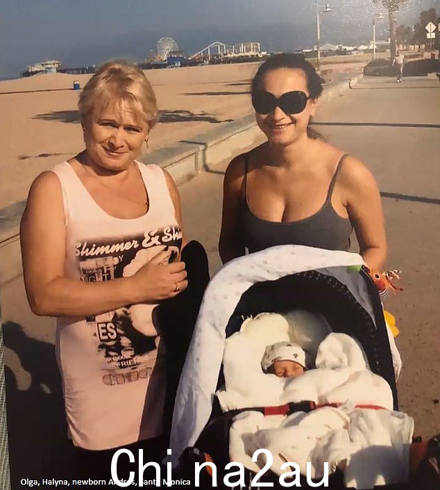 Halyna 和她的母亲 Olga,在她的儿子 Andros 出生后。Olga 现在在基辅担任护士