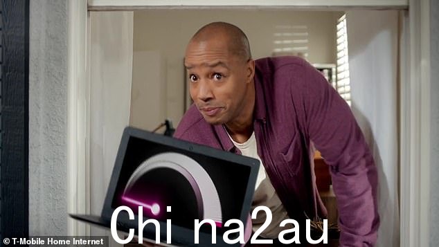 Donald Faison:'我为任何人和所有人感到兴奋,但我会告诉你他:如果你在我的前五名,前十名,我会发疯的。特拉沃尔塔在我的前五名中,我发疯了,'Faison