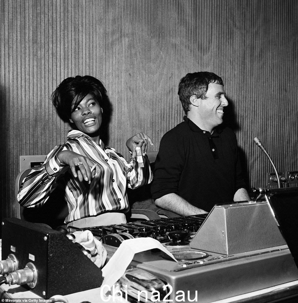 这位明星在 1961 年与 Dionne Warwick 合作,她的 39 首热门排行榜由两人合写