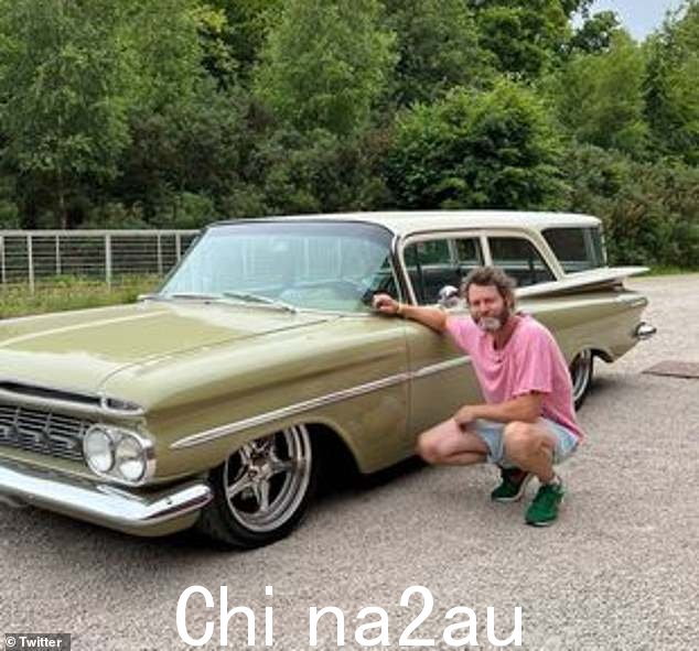 他解释说:'我说,'你不记得我告诉过你我几周前得到了这个吗?'所以你必须非常小心'