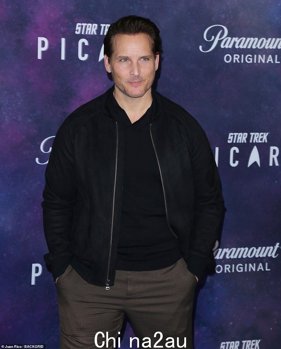 简单易行:49 岁的 Peter Facinelli 选择在首映式的时尚部门保持休闲