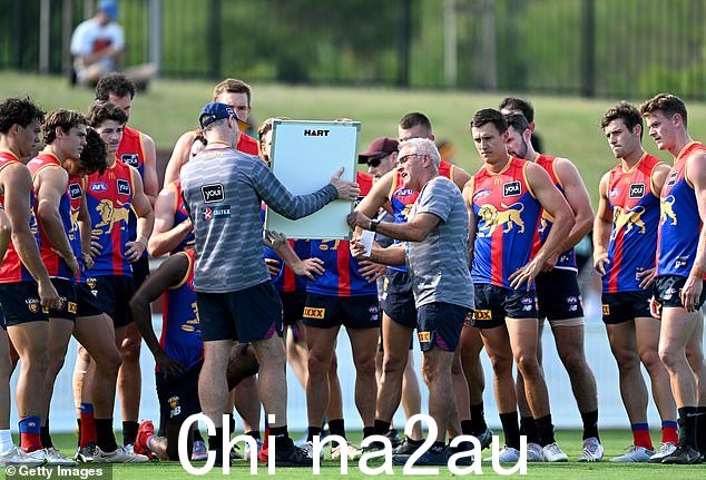 Fagan 仍然负责布里斯班雄狮队,同时正在对他在 Hawthorn 期间的种族主义指控进行调查