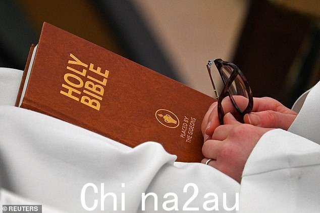 STEPHEN GLOVER:CofE 现金拮据,每年至少关闭 20 座教堂,并支付其日益减少的神职人员近乎微薄的费用。1 亿英镑的总和将用于在振兴垂死的教区和向普通人(包括奴隶的后裔)传播上帝的话语方面还有很长的路要走