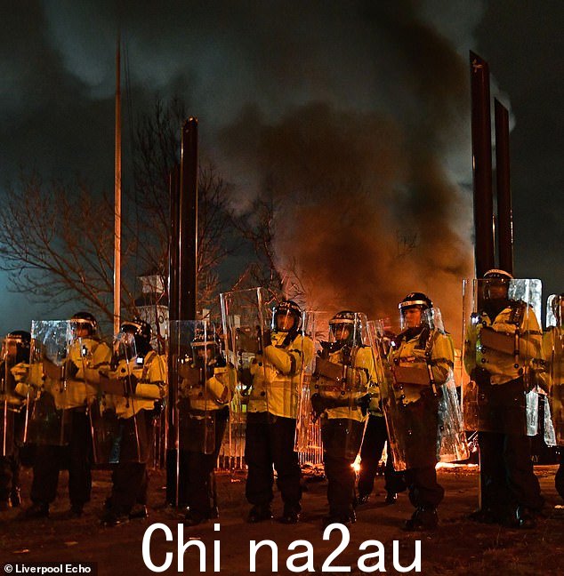 目击者声称警察在the violent protests