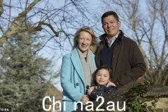 Epsom 学院校长与“杀死她和女儿”的丈夫之间的紧张关系出现了细节