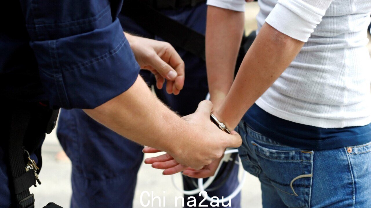 Qld Premier Palaszczuk 'resisted呼吁“解决青少年犯罪立法:Crisafulli” /><p>一名男子因上周在昆士兰州一处家中被发现反应迟钝的青少年可疑死亡而被指控谋杀。</p><p>官员被召集2 月 4 日,他们前往位于布里斯班西南约 30 公里处的 Bundamba 家中,在那里他们发现 19 岁的 Krystle Monk 已经“倒塌”。</p><p>据报道,医护人员被告知她从床上掉下来并撞到了她</p><p>Monks 女士被紧急送往亚历山德拉公主医院,但第二天晚上就去世了。</p><img class=