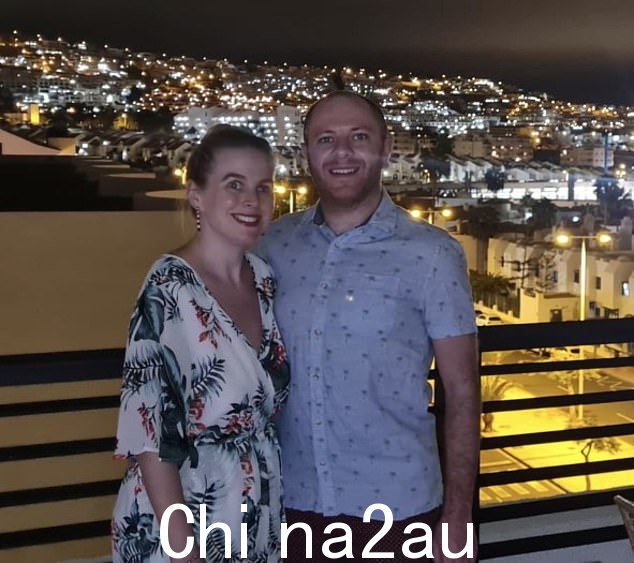 Georgina O'Reilly-Foley,32 岁,与搭档 Elliott 在岛上度过了为期五天的秋假