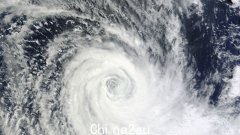 热带气旋加布里埃尔：诺福克岛发出红色警报，居民被告知在二级气旋袭击前躲避