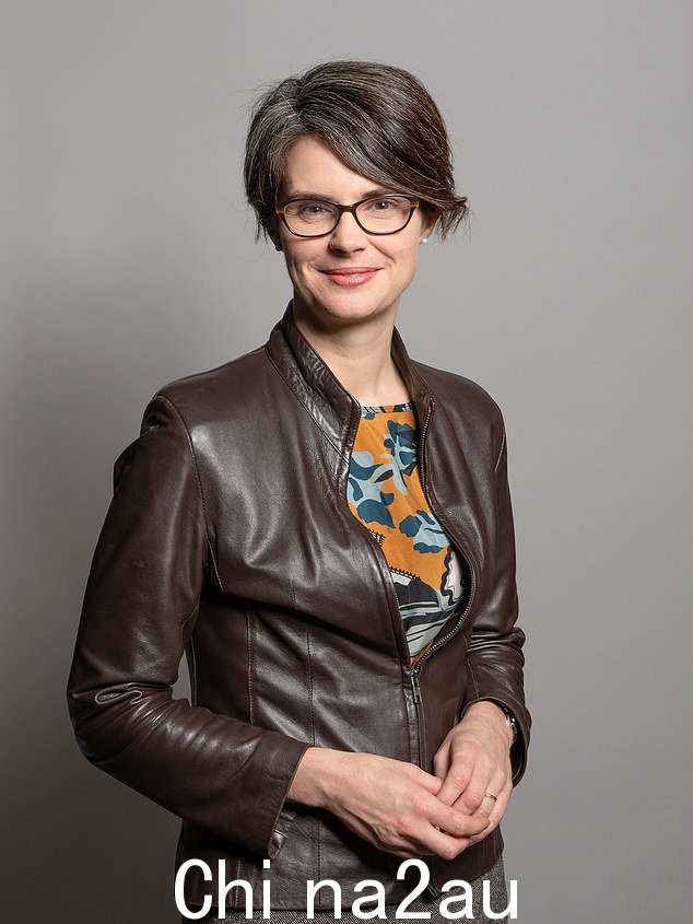 Chloe Smith,如图,在给本报的一份声明中说,她很“自豪”能够在她的角色中“做出很多贡献”来帮助残疾人