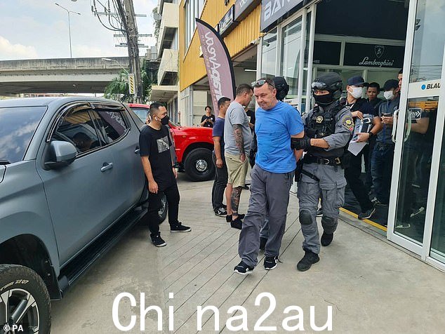 国家犯罪局在全球范围内发现了这名逃犯的联系,因为他与北爱尔兰和爱尔兰共和国、加拿大、西班牙和泰国有联系