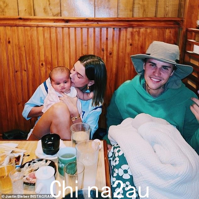 逍遥法外:couple 最近在夏威夷享受了一些假期去拜访他们的朋友 - Justin 从那里发布了他们朋友 Kelia Termini 刚出生的女儿的多张照片
