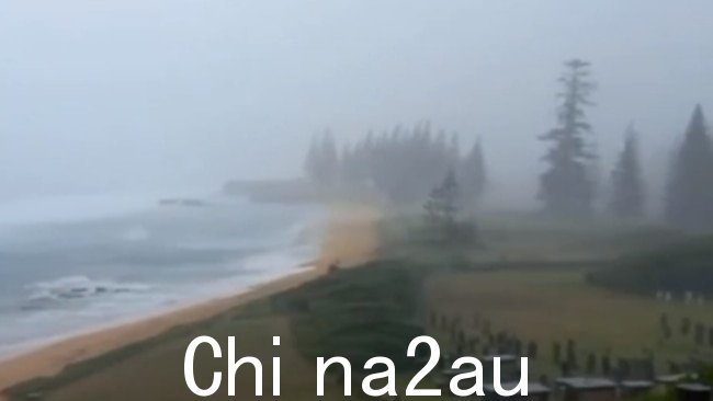 诺福克岛受到破坏性大风的袭击,但气象局表示它避免了最坏的情况热带气旋。