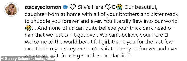 Heartwarming:33 岁的 Loose Women 明星周六在 Instagram 上宣布她生下了一个女婴,因为她分享了她新来的几张可爱照片