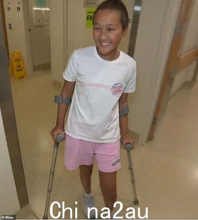一年前,医生担心 Cailey Wu(如图)因肿瘤导致脊柱受伤并腰部以下瘫痪后再也无法行走