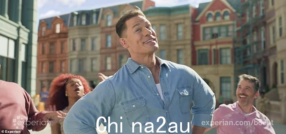 你可以看到他:John Cena 在为 Experian Boost 走上街头时展示了过多的技能
