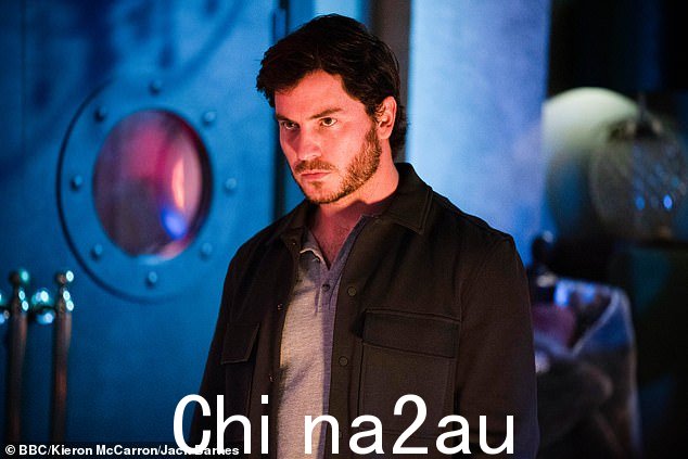 他遇到了他的(东)端!鉴于他对妻子 Chantelle 的虐待,Gray 被证明是 EastEnders 的黑暗恶棍之一,在他试图掩盖自己的罪行时仍然不为所动