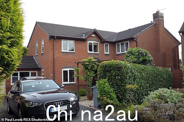 图:Harry Styles '柴郡福尔摩斯礼拜堂朴素的两居室童年住宅