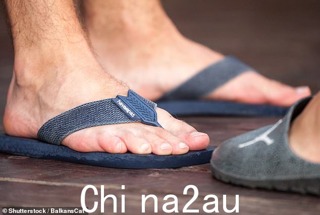 澳洲人指出,根据机场贵宾室工作人员的不同,该规定的严格执行情况也有所不同,与允许穿帆布丁字裤