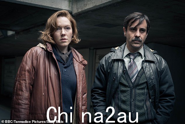 不过,你不会知道,来自 The Gold (BBC1),这是一部关于英国历史上最大的武装抢劫案后果的犯罪幻想。图为:Nicki Jennings(Charlotte Sspencer) ) 和 Tony Brightwell (Emun Elliott)