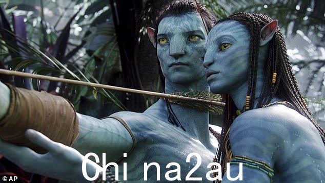 Tops: The original Avatar (2009) 仍然是全球票房的历史领先者,收入 29.23 亿美元;由萨姆沃辛顿扮演的杰克萨利和由佐伊索尔达娜扮演的奈提莉在《阿凡达》的场景中合照