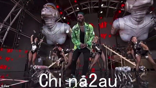 每个人都是批评家:一位 Twitter 用户写道,Derulo 正在与“黑镜机器人攻击犬”一起表演