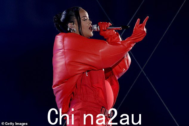 '天哪!!!'艾伦德杰尼勒斯发推文。 '有史以来最好的#SuperBowl 表演。她听起来很棒!!!看起来很棒!!!我爱她!!!'