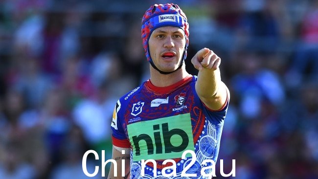 纽卡斯尔骑士队队长 Kalyn Ponga 打破了他对去年厕所隔间事件的沉默,透露他正遭受食物中毒。图片:Albert Perez/Getty Images