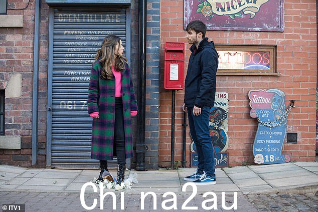 下一步是什么?当 Daisy 再次靠在 Daniel 的肩膀上痛哭时,PC Jess 邀请 Daisy 到车站,并透露 Justin 指控她性侵